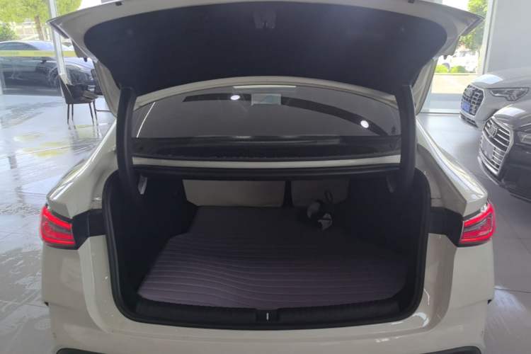 Used BYD Seal 06 New Energy 2025 DM-i Smart Drive 120KM Prestige Model Trunk