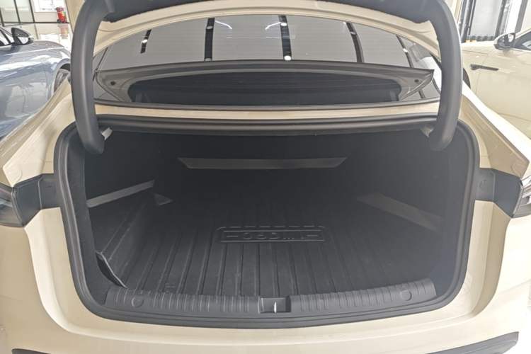 Used BYD Seal 06 New Energy 2025 DM-i Smart Drive 80KM Luxury Model Trunk