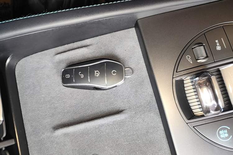 Used BYD Seal 06 New Energy 2025 DM-i Smart Drive 120KM Deluxe Model Vehicle Key