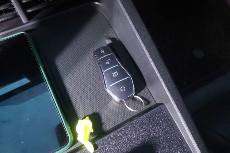 Used BYD Seal 06 New Energy 2025 DM-i Smart Drive 80KM Luxury Model Vehicle Key