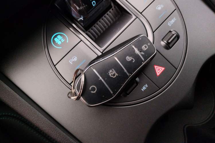 Used BYD Seal 06 New Energy 2025 DM-i Smart Drive 80KM Luxury Model Vehicle Key