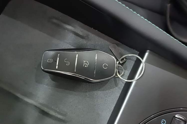 Used BYD Seal 06 New Energy 2025 DM-i Smart Drive 120KM Deluxe Model Vehicle Key