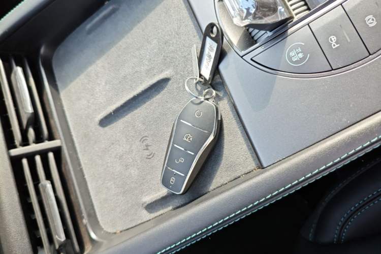 Used BYD Seal 06 New Energy 2025 DM-i Smart Drive 120KM Deluxe Model Vehicle Key