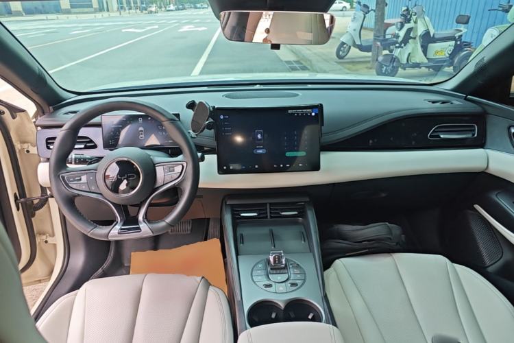 Used BYD Seal 06 New Energy 2025 DM-i Smart Drive 80KM Prestige Model Center Console