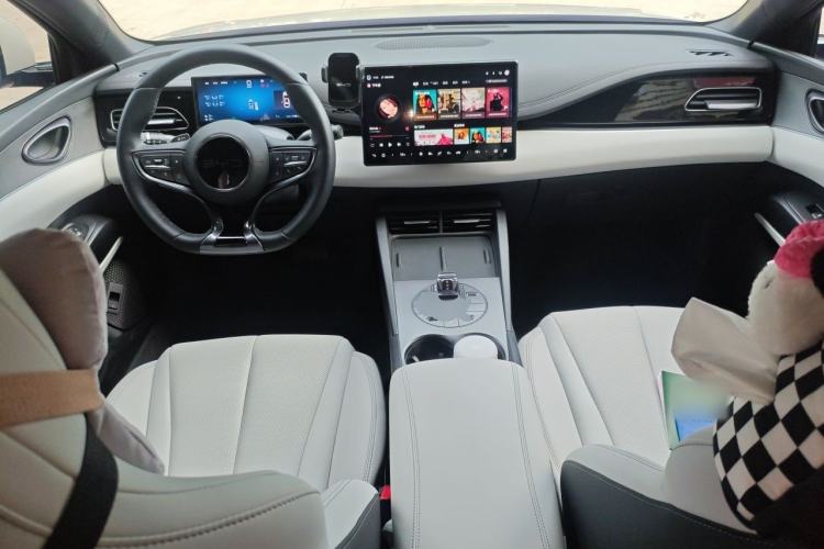 Used BYD Seal 06 New Energy 2025 DM-i Smart Drive 80KM Luxury Model Center Console