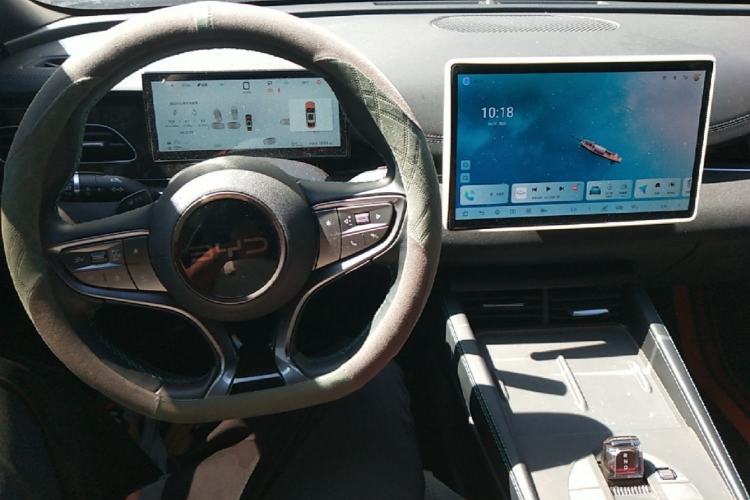 Used BYD Seal 06 New Energy 2025 DM-i Smart Drive 120KM Prestige Model Center Console