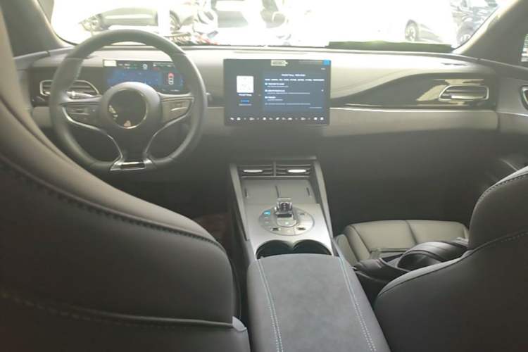 Used BYD Seal 06 New Energy 2025 DM-i Smart Drive 80KM Luxury Model Center Console