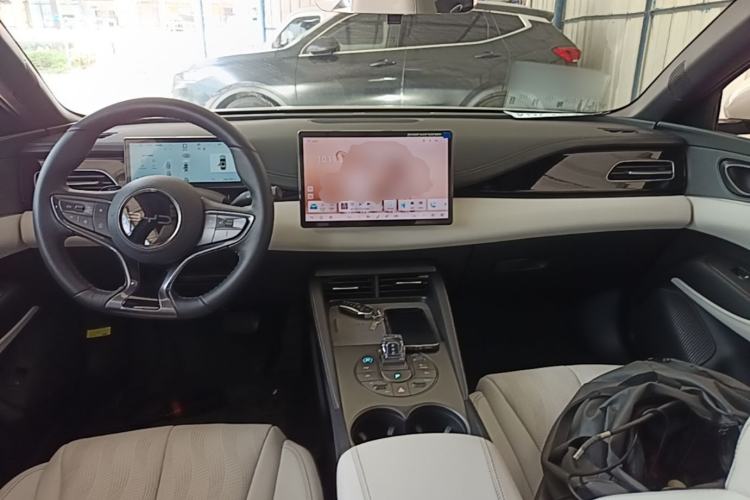 Used BYD Seal 06 New Energy 2025 DM-i Smart Drive 120KM Deluxe Model Center Console