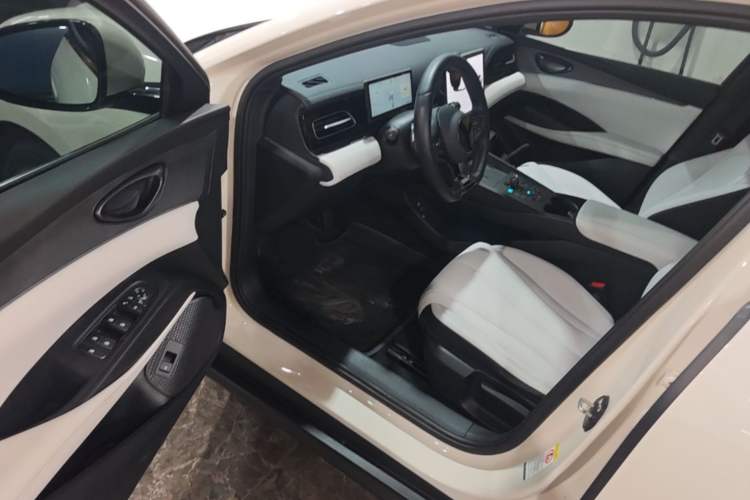 Used BYD Seal 06 New Energy 2025 DM-i Smart Drive 80KM Luxury Model Driver Seat