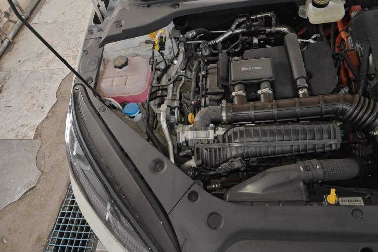 Used BYD Seal 06 New Energy 2025 DM-i Smart Drive 80KM Luxury Model Engine Bay Right