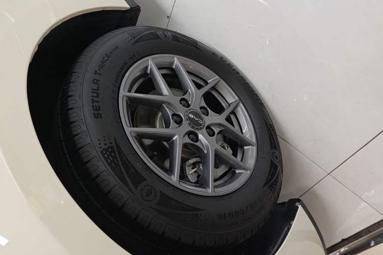 Used BYD Seal 06 New Energy 2025 DM-i Smart Drive 80KM Luxury Model Exterior 4