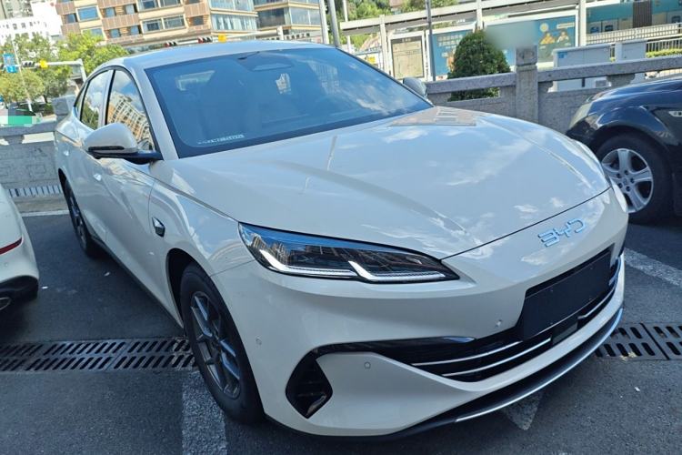 Used BYD Seal 06 New Energy 2025 DM-i Smart Drive 80KM Luxury Model Front Right 45 Deg