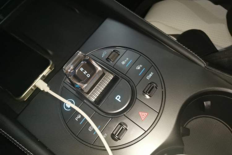 Used BYD Seal 06 New Energy 2025 DM-i Smart Drive 80KM Prestige Model Gear Lever