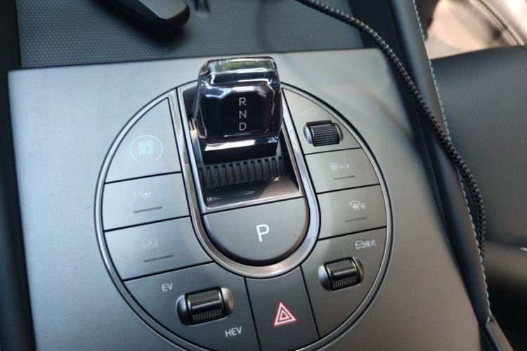 Used BYD Seal 06 New Energy 2025 DM-i Smart Drive 120KM Prestige Model Gear Lever