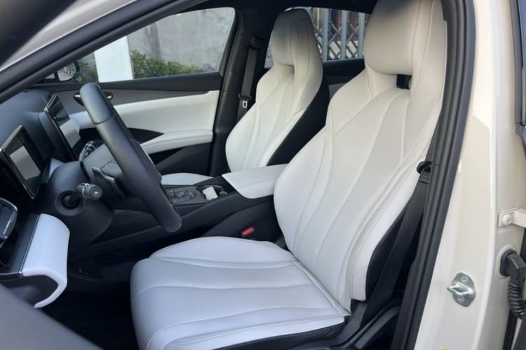 Used BYD Seal 06 New Energy 2025 DM-i Smart Drive 80KM Luxury Model Interior 1
