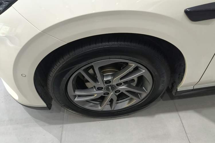 Used BYD Seal 06 New Energy 2025 EV 470KM Prestige Edition Left Front Wheel Hub