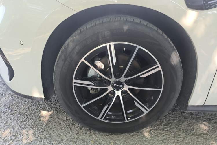 Used BYD Seal 06 New Energy 2025 DM-i Smart Drive 120KM Deluxe Model Left Front Wheel Hub