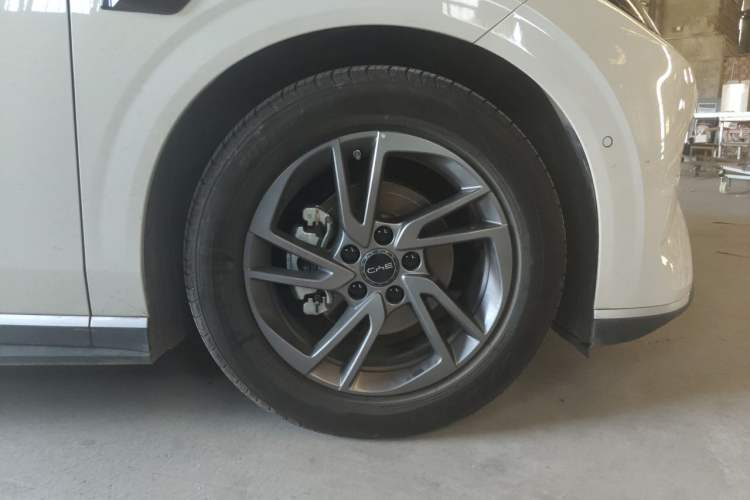 Used BYD Seal 06 New Energy 2025 EV 545KM Premium Edition Right Front Wheel Hub