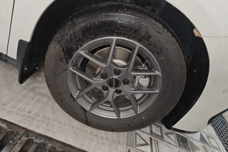 Used BYD Seal 06 New Energy 2025 DM-i Smart Drive 80KM Luxury Model Right Front Wheel Hub