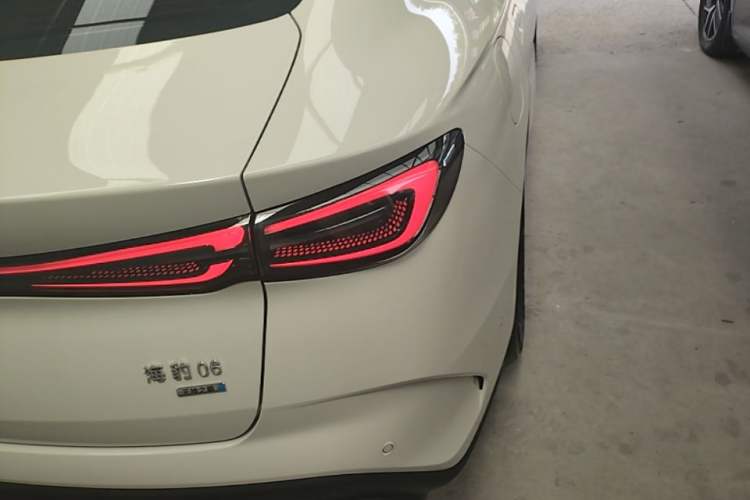 Used BYD Seal 06 New Energy 2025 DM-i Smart Drive 80KM Luxury Model Right Rear Taillight