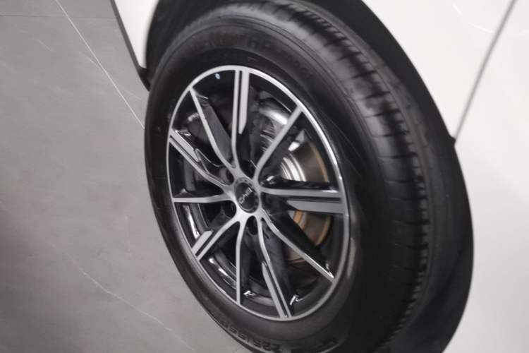 Used BYD Seal 06 New Energy 2025 DM-i Smart Drive 80KM Prestige Model Right Rear Wheel Hub