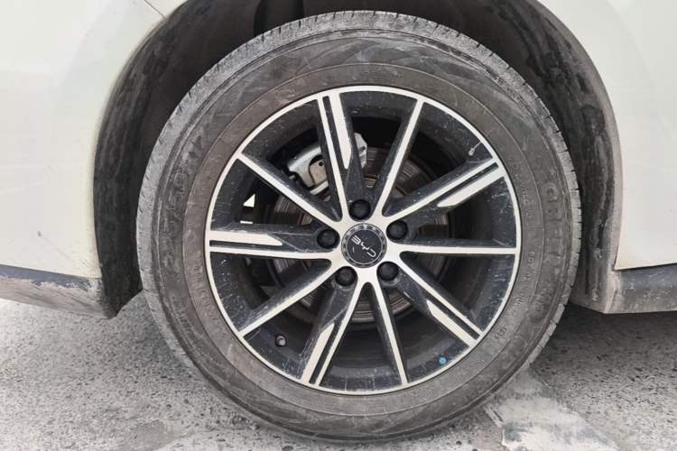 Used BYD Seal 06 New Energy 2025 DM-i Smart Drive 120KM Prestige Model Right Rear Wheel Hub