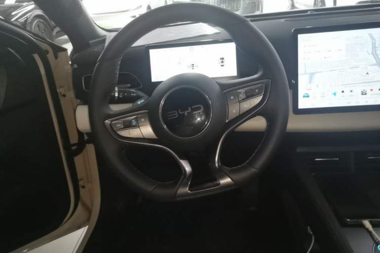 Used BYD Seal 06 New Energy 2025 DM-i Smart Drive 80KM Prestige Model Steering Wheel