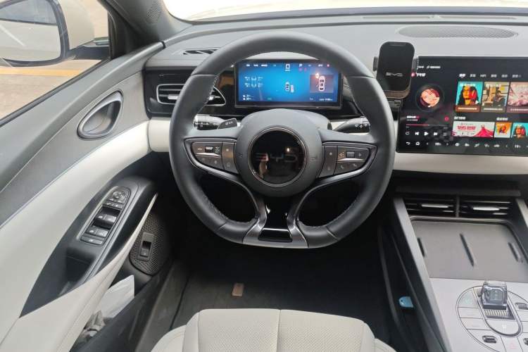 Used BYD Seal 06 New Energy 2025 DM-i Smart Drive 80KM Luxury Model Steering Wheel