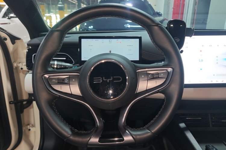 Used BYD Seal 06 New Energy 2025 DM-i Smart Drive 80KM Luxury Model Steering Wheel