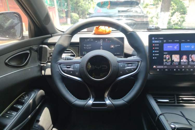 Used BYD Seal 06 New Energy 2025 DM-i Smart Drive 120KM Prestige Model Steering Wheel