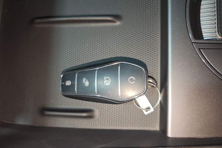Used BYD Seal 06 New Energy 2025 DM-i Smart Drive 80KM Luxury Model Vehicle Key