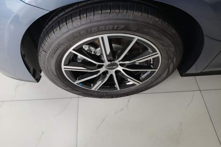 Used BYD Seal 06 New Energy 2026 DM-i Ultra-Enjoyment 128KM Smart Enjoyment Model Left Front Wheel Hub