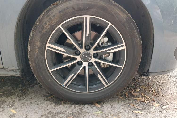 Used BYD Seal 06 New Energy 2026 DM-i Ultra-Enjoyment 128KM Smart Enjoyment Model Right Front Wheel Hub