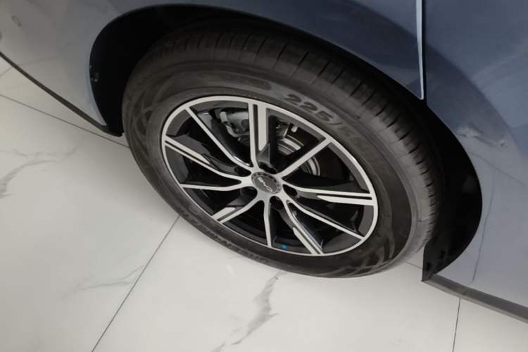 Used BYD Seal 06 New Energy 2026 DM-i Ultra-Enjoyment 128KM Smart Enjoyment Model Right Rear Wheel Hub