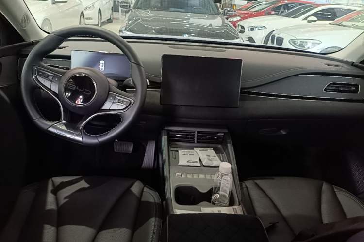 Used BYD Seal 06 New Energy 2026 Model DM-i Ultra-Enjoyment Edition 210KM Prestige Version Center Console
