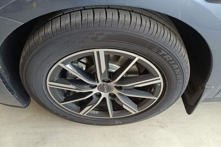 Used BYD Seal 06 New Energy 2026 Model DM-i Ultra-Enjoyment Edition 210KM Prestige Version Left Front Wheel Hub