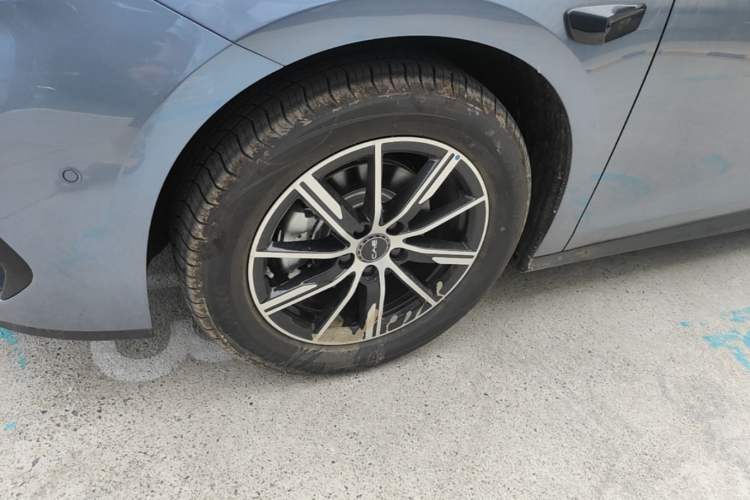 Used BYD Seal 06 New Energy 2026 DM-i Ultra-Enjoyment 128KM Smart Enjoyment Model Left Front Wheel Hub