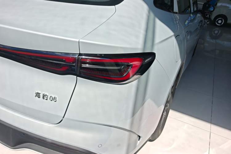Used BYD Seal 06 New Energy 2026 DM-i Ultra-Enjoyment 128KM Luxury Edition Right Rear Taillight