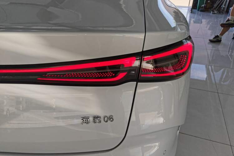 Used BYD Seal 06 New Energy 2026 DM-i Ultra-Enjoyment 128KM Luxury Edition Right Rear Taillight