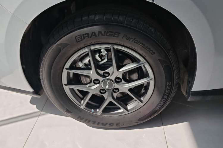Used BYD Seal 06 New Energy 2026 DM-i Ultra-Enjoyment 128KM Luxury Edition Right Rear Wheel Hub
