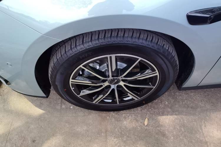 Used BYD Seal 06 New Energy 2026 DM-i Ultra-Enjoyment 128KM Smart Enjoyment Model Left Front Wheel Hub