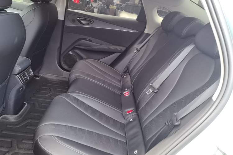 Used BYD Seal 06 New Energy 2026 DM-i Ultra-Enjoyment 128KM Smart Enjoyment Model Left Rear Seat