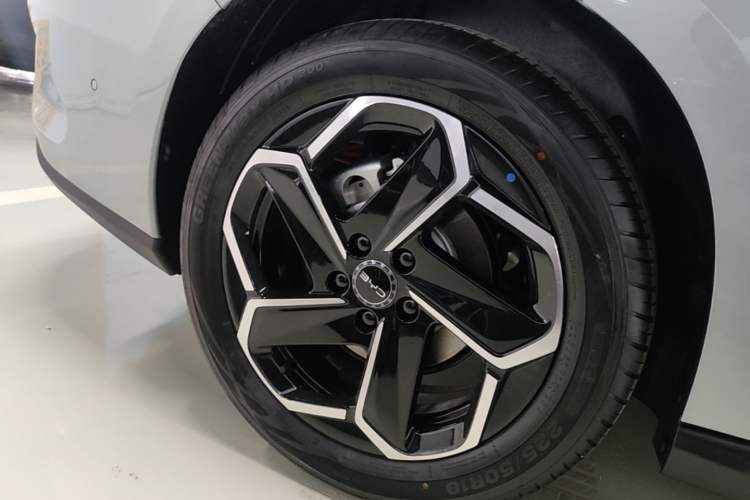 Used BYD Seal 06 New Energy 2026 Model DM-i Ultra-Enjoyment Edition 210KM Flagship Version Right Rear Wheel Hub