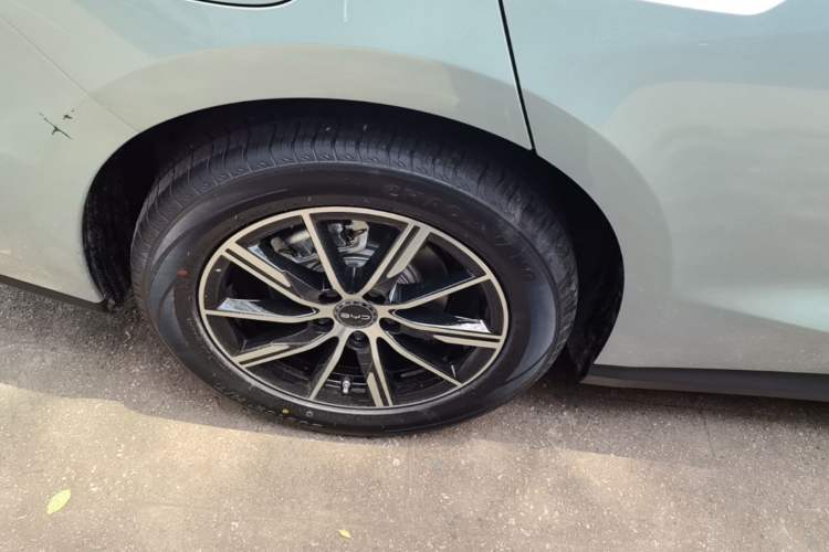 Used BYD Seal 06 New Energy 2026 DM-i Ultra-Enjoyment 128KM Smart Enjoyment Model Right Rear Wheel Hub