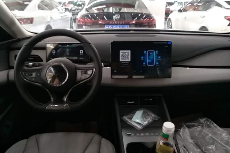 Used BYD Seal 06 New Energy 2026 DM-i Ultra-Enjoyment 128KM Luxury Edition Center Console