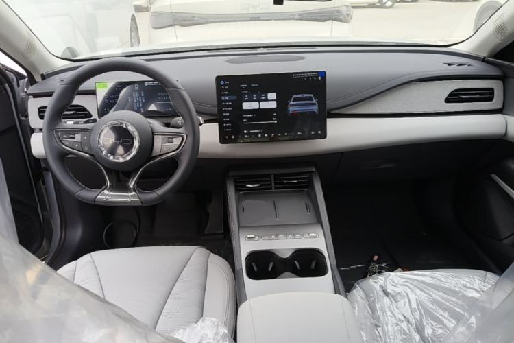 Used BYD Seal 06 New Energy 2026 DM-i Ultra-Enjoyment 128KM Smart Enjoyment Model Center Console