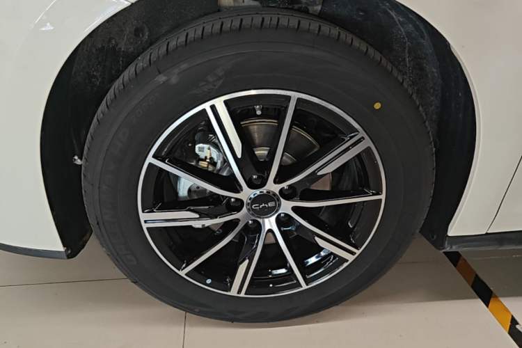 Used BYD Seal 06 New Energy 2026 DM-i Ultra-Enjoyment 128KM Smart Enjoyment Model Left Front Wheel Hub