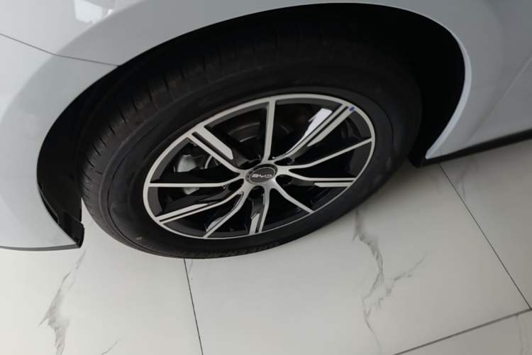 Used BYD Seal 06 New Energy 2026 DM-i Ultra-Enjoyment 128KM Smart Enjoyment Model Left Front Wheel Hub