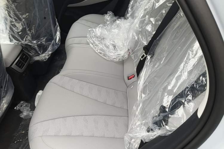 Used BYD Seal 06 New Energy 2026 DM-i Ultra-Enjoyment 128KM Smart Enjoyment Model Left Rear Seat