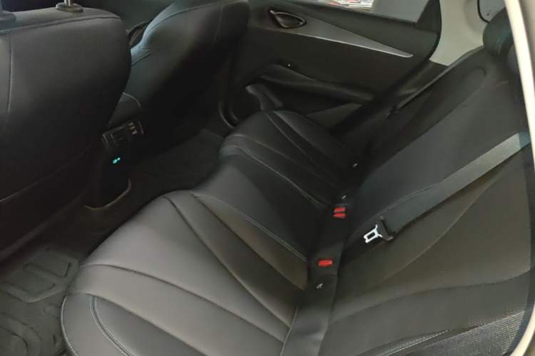 Used BYD Seal 06 New Energy 2026 DM-i Ultra-Enjoyment 128KM Smart Enjoyment Model Left Rear Seat